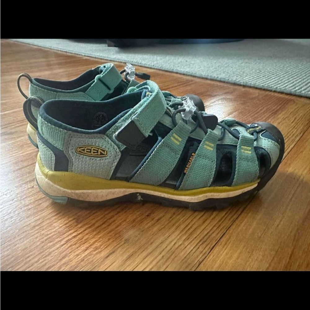 Keen Waterproof Hiking Shoes | Girls size 2